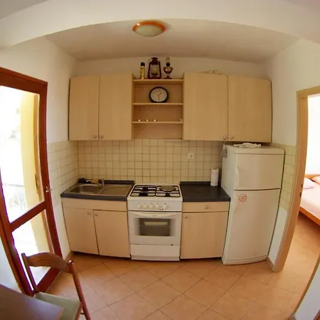 Apartament With A Parking Space - 15883 Primošten
